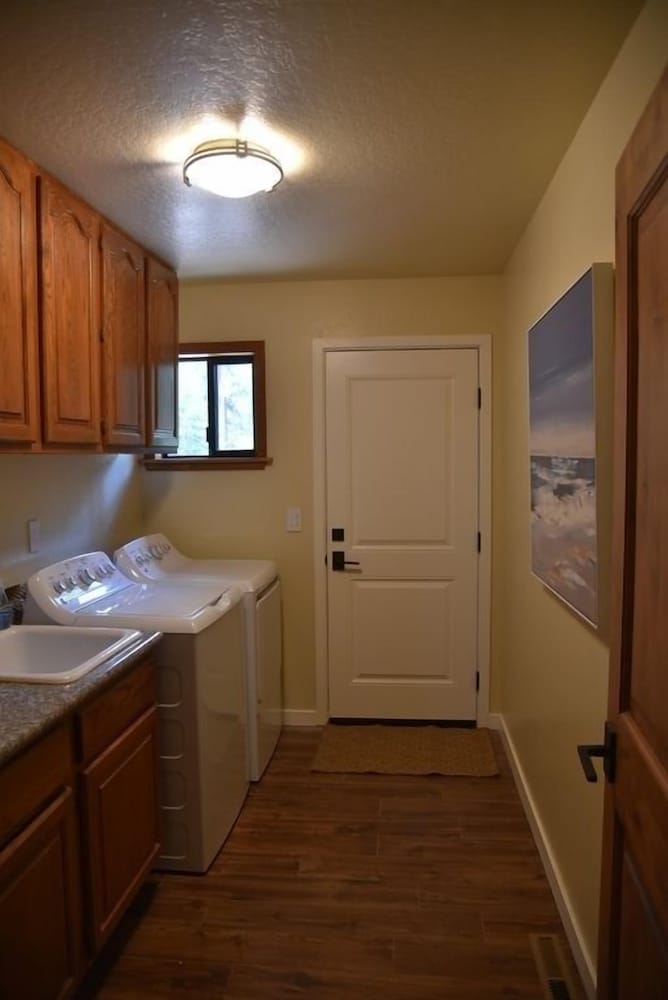 2375s Sierra House Retreat 4 Bedroom Home
