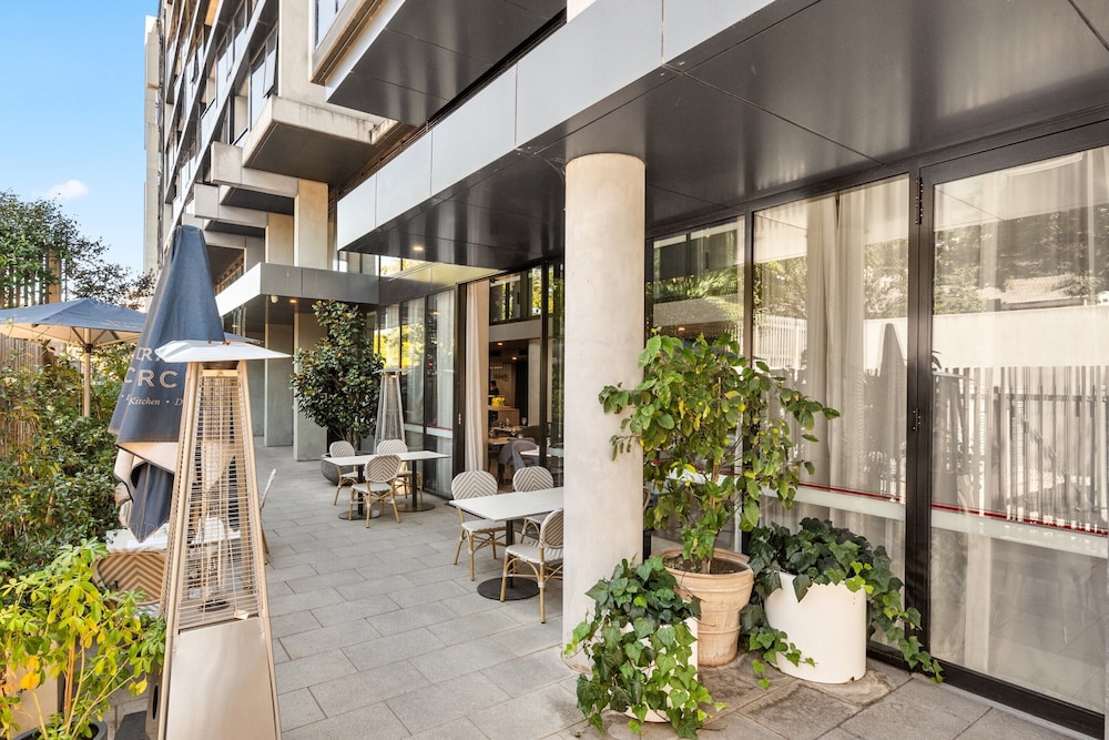 Central 1-bed Apartment With Pool