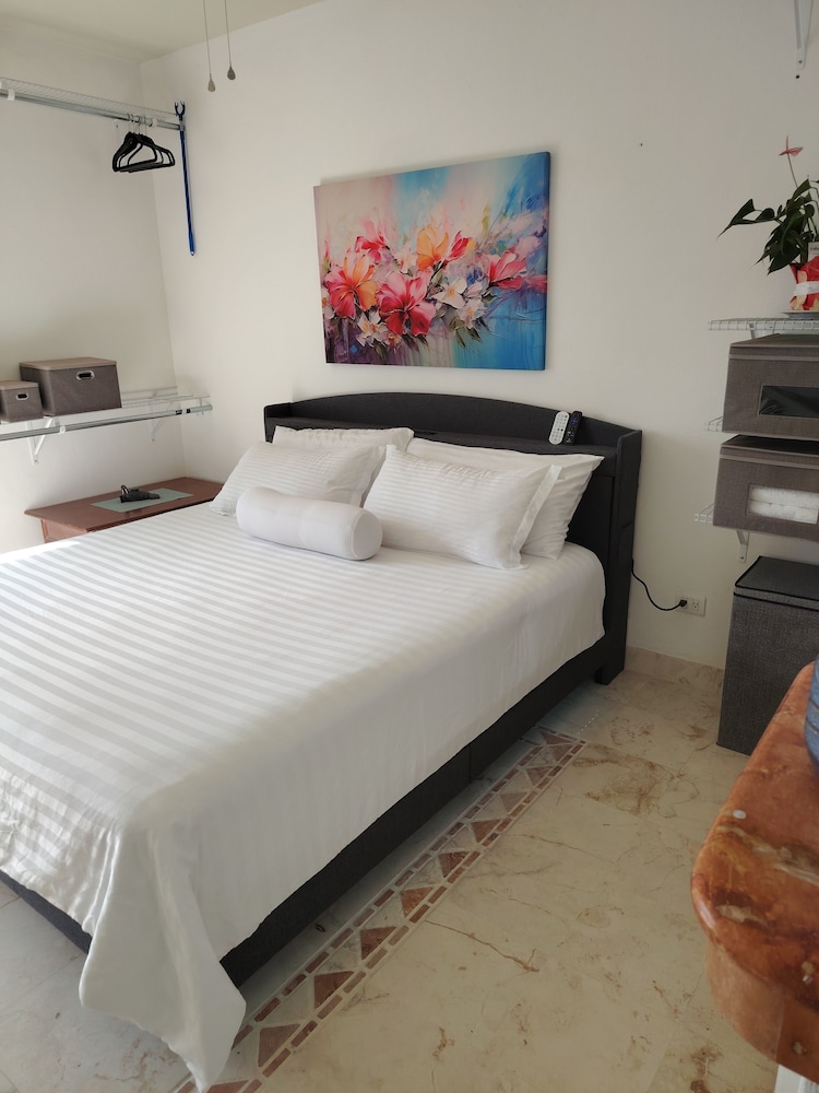 Beach front-Ocean View Studio -Hotel Sunset Fishermen condo 344/C