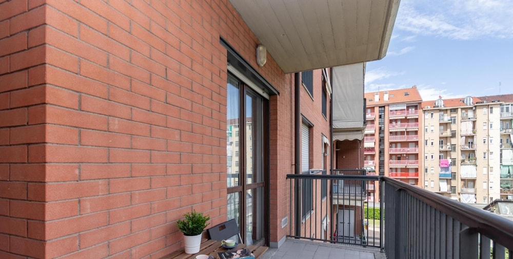 Studio con Terrazzo nei Pressi Dell Universit by Wonderful Italy view 4