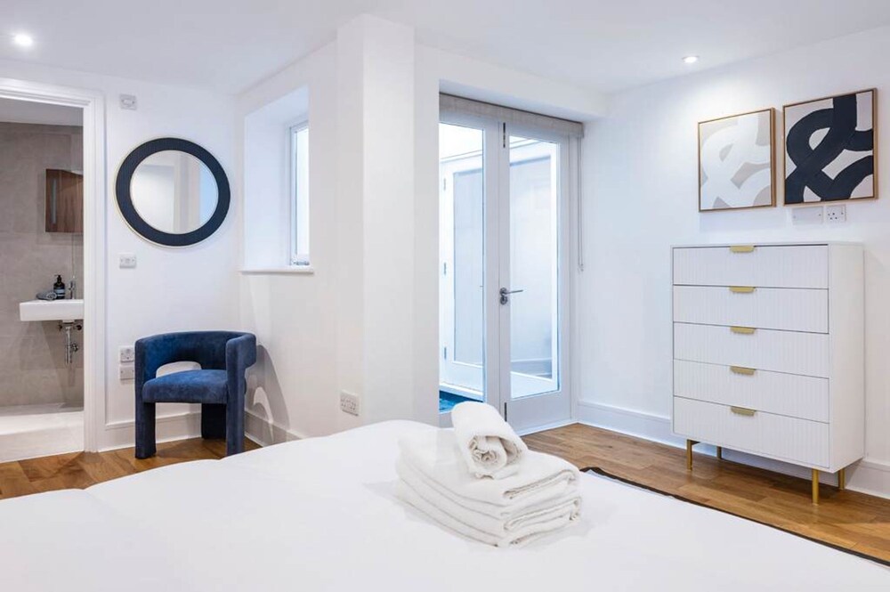 The Urban Minimalist- Notting Hill 2 Bed