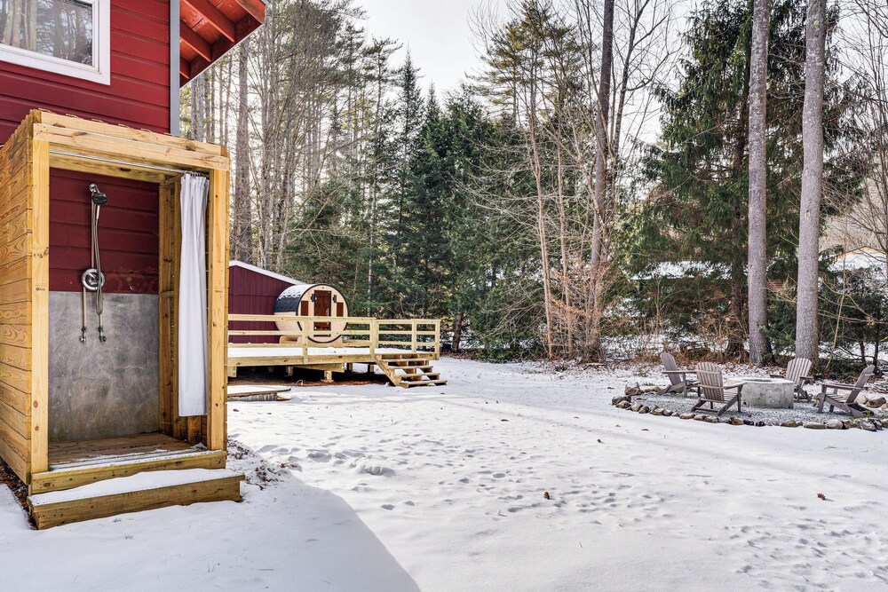 Forested Retreat w/ Sauna: 5 Mi to Schroon Lake