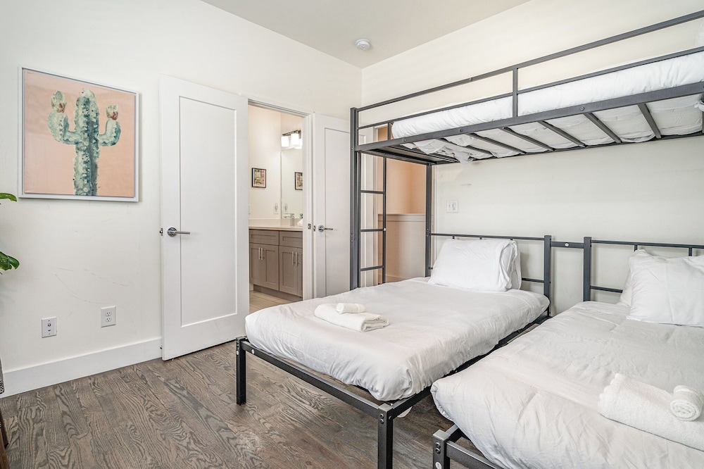 Verde Heights-sleeps 12-in Cumberland Heights