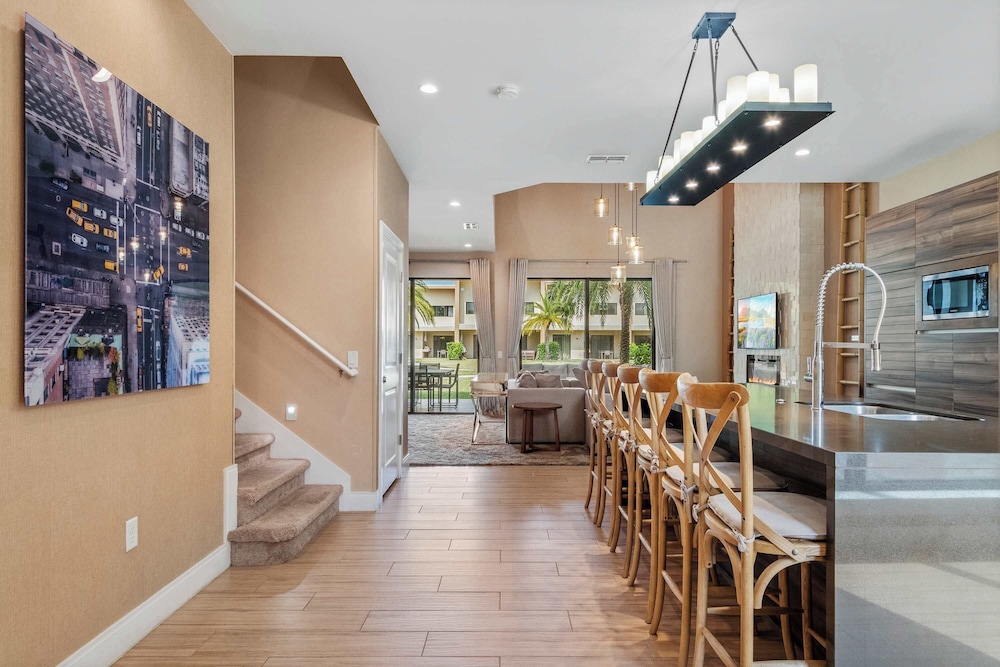 Minutes to Disney Chic Dream Villa With Stunning Patio and Resort Perks