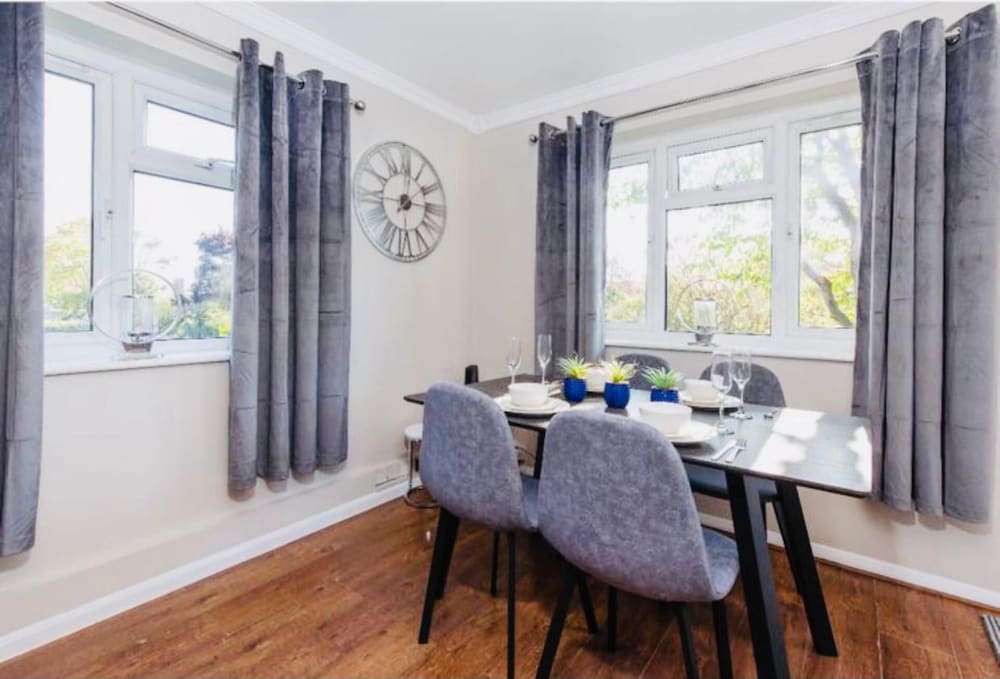 Beautiful 1-bed Apartment in York Near Gym view 5