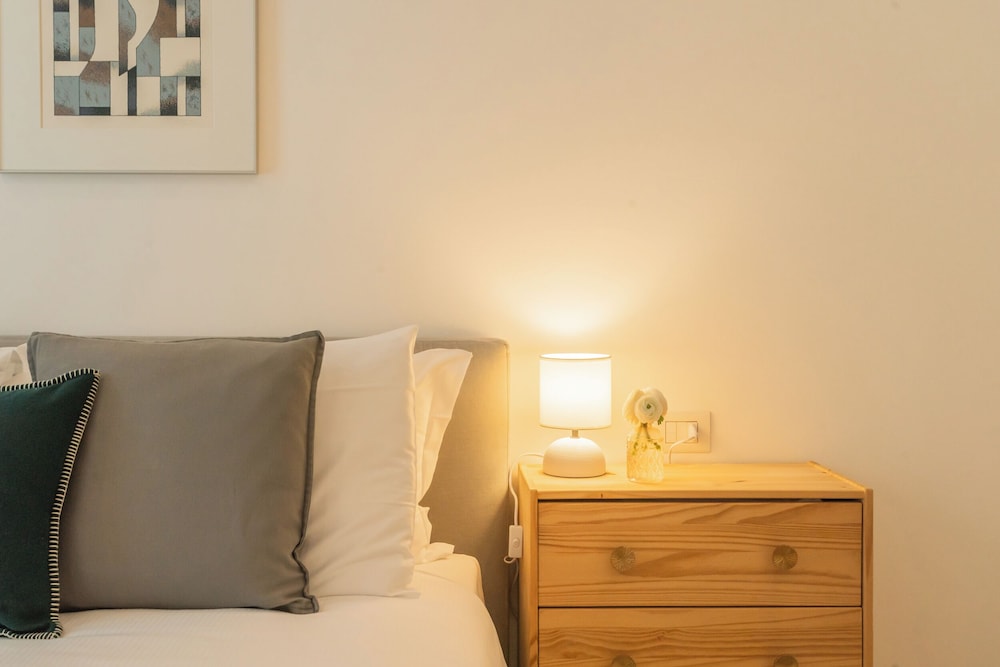 Central & White Apartment by Rent all Como