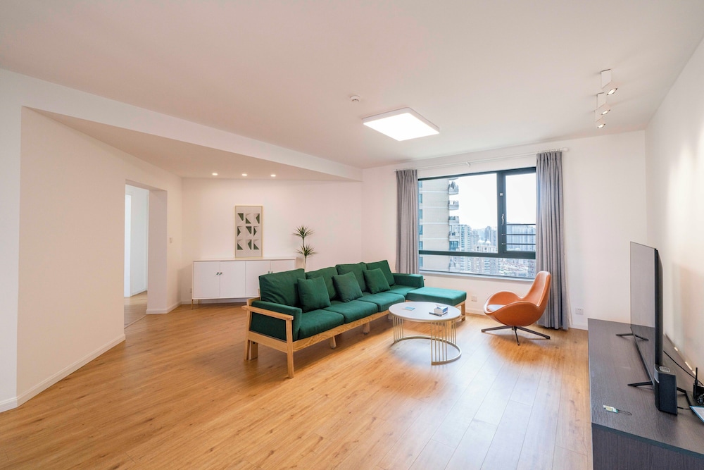 Tyms Spacious 4BR 2BA Apt Xujiahui