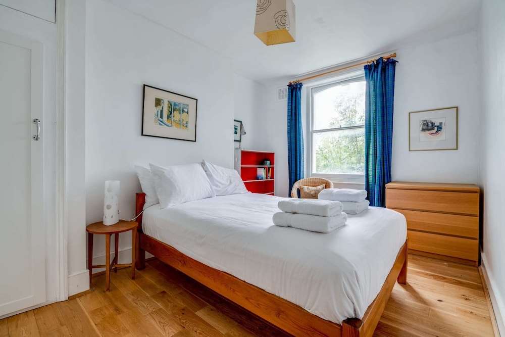 Bright Two Bedroom Apartment Near Vibrant Camden Town