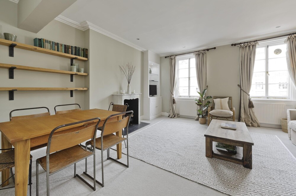 Fabulous 3 Bed Flat Chelsea