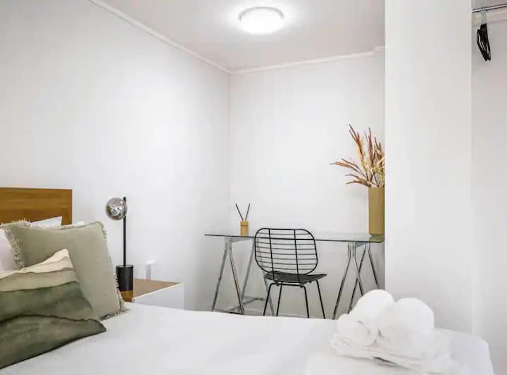 Stunning Studio In Grey Lynn! view 3
