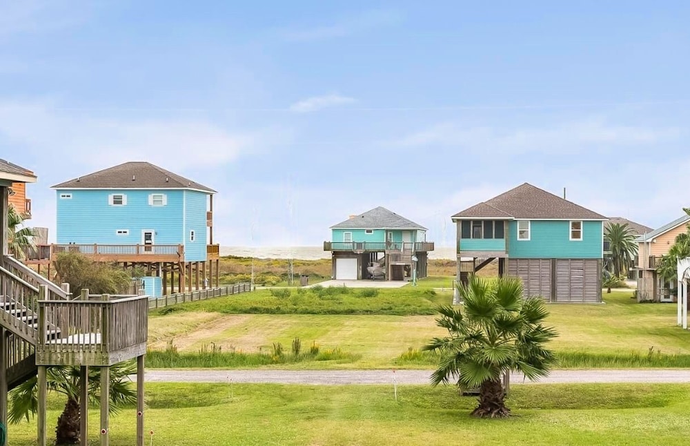 My Favorite Beach House 3 Bedroom Home by RedAwning view 3