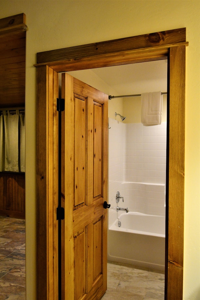 McAllister Inn & Lodging