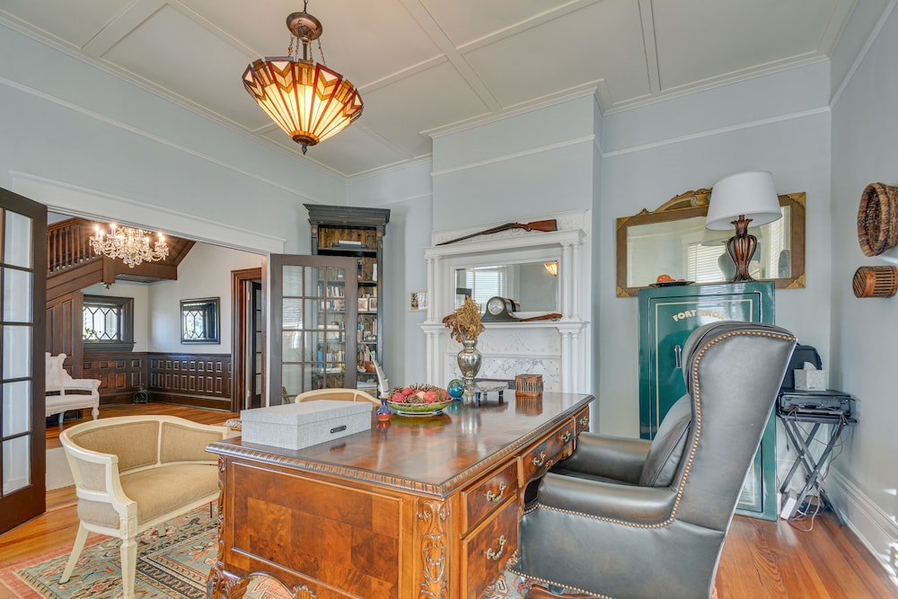 Opulent Home in Spring Hope w/ Pool & Hot Tub! view 2