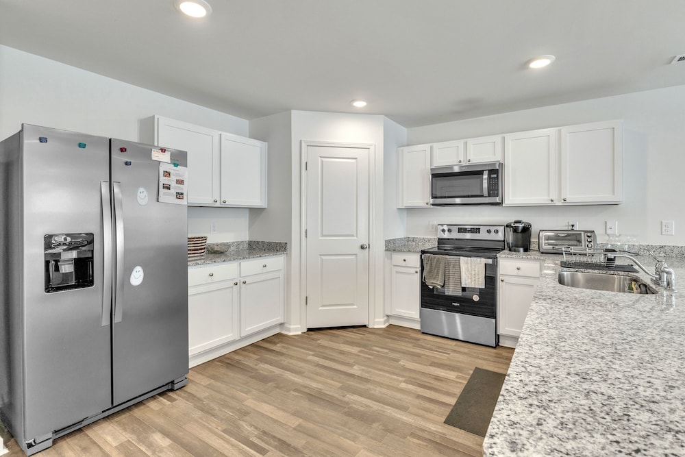 5br Pet Friendly Retreat With Garage Parking 5 Bedroom Home