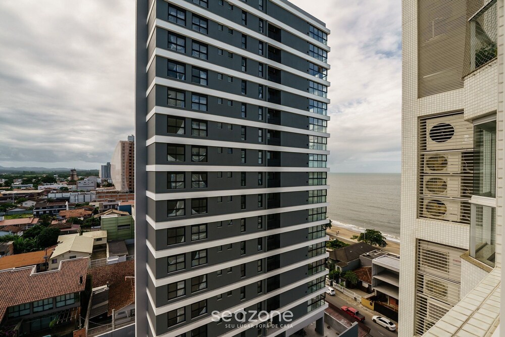 Seaview Apt Condo w/ Pool & BBQ Vce1102