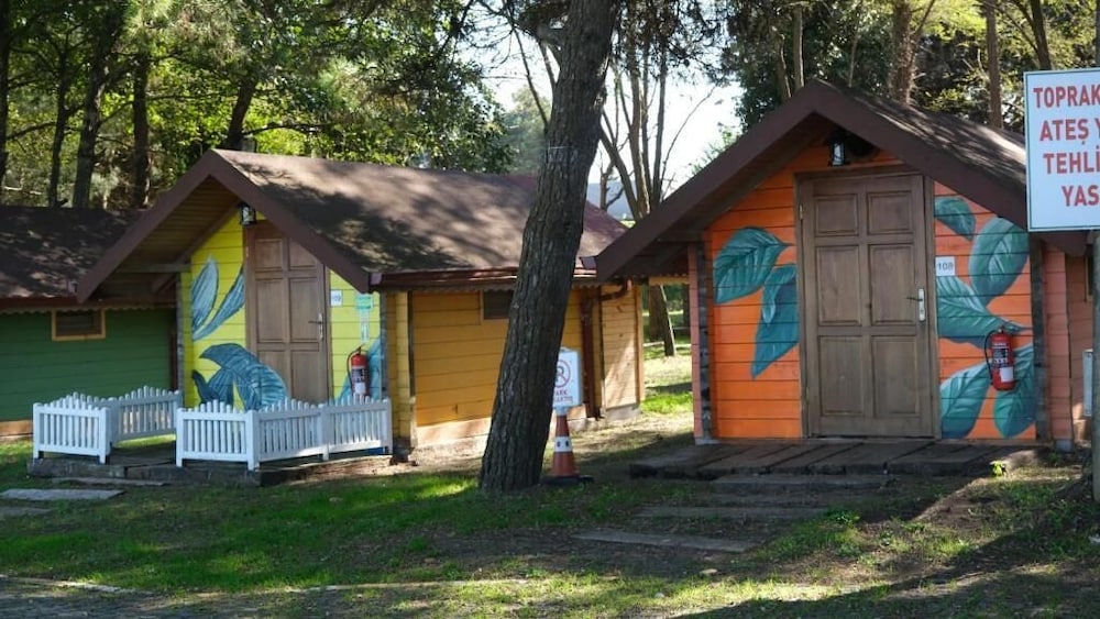 ÇINARSUYU TABİAT PARKI BUNGALOV