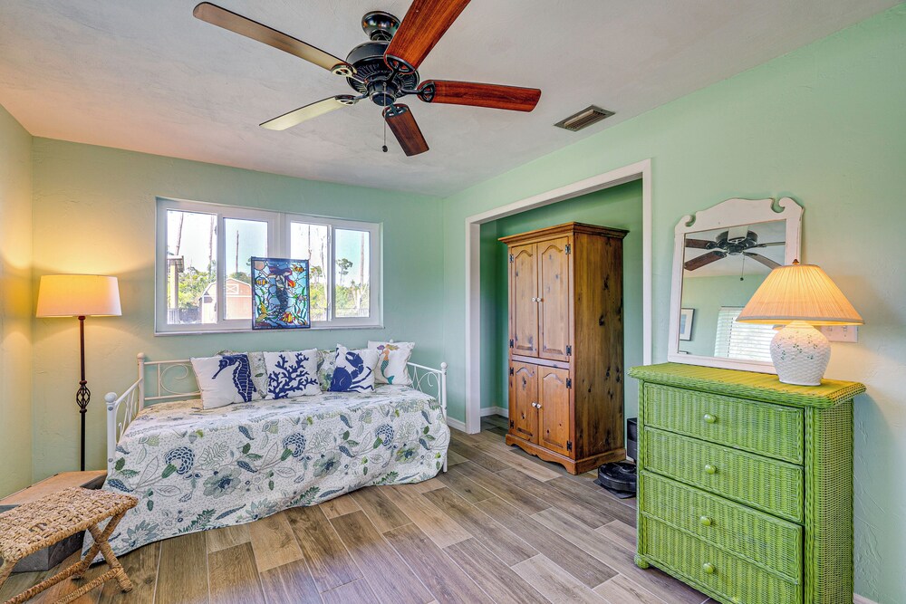 2 Mi to Boat Ramp: Home in Bokeelia