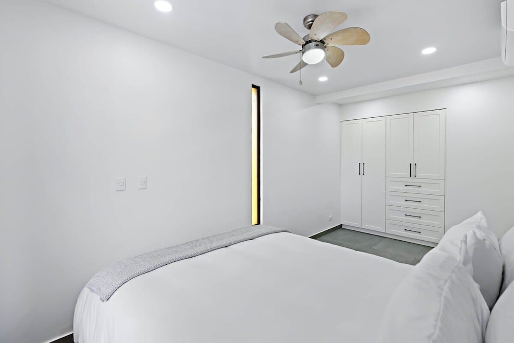 Modern Split-Level 2-Bedroom Condo with Pools, Terrace & Easy Beach Access