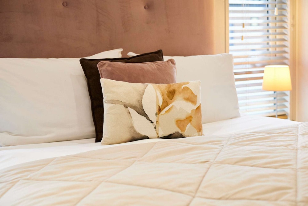 Host Stay Kinship Lodge