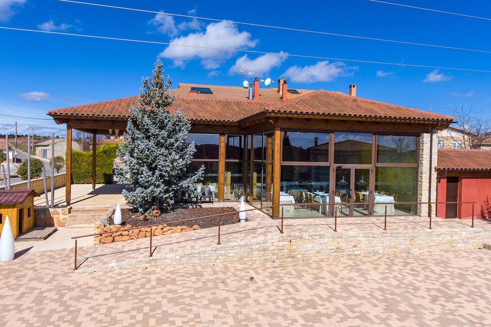 Hotel Restaurante Quintanares - Property Image 80