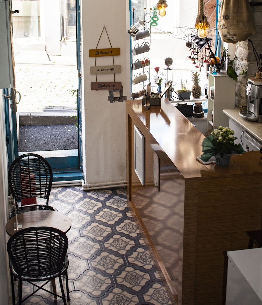 Hot Budget - Image 13