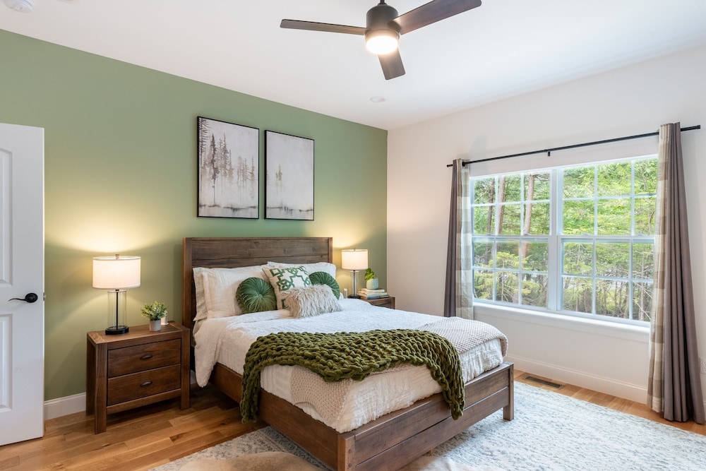 Luxuriously Lakeside by Avantstay Lakefront Retreat w Game Room