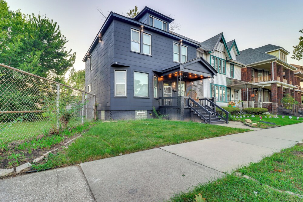 3 Mi to Ford Field: Detroit Home w/ Decks! view 5