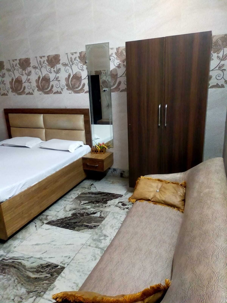 lvy Hotel And Restaurant