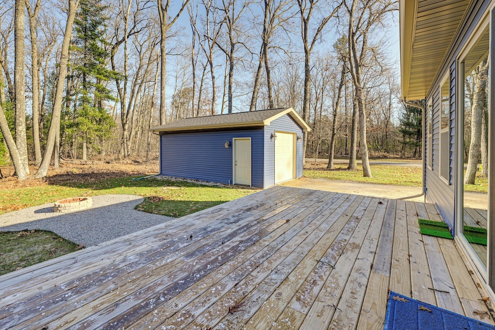 Golf, Hike & Boat: Home w/ Fire Pit in Friendship