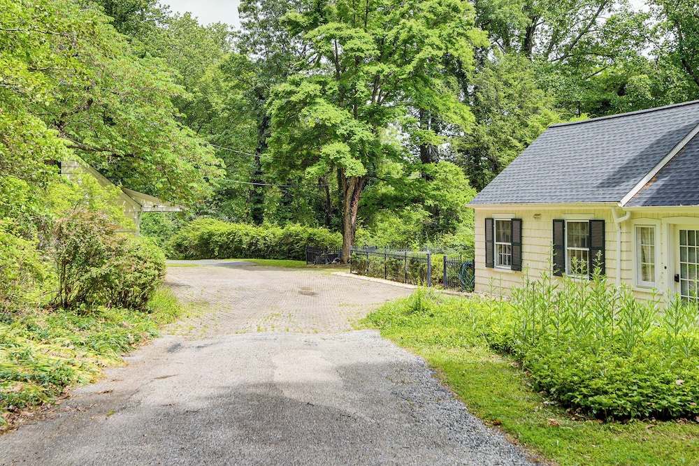 16 Mi to Baltimore: Spacious Home in Owings Mills!