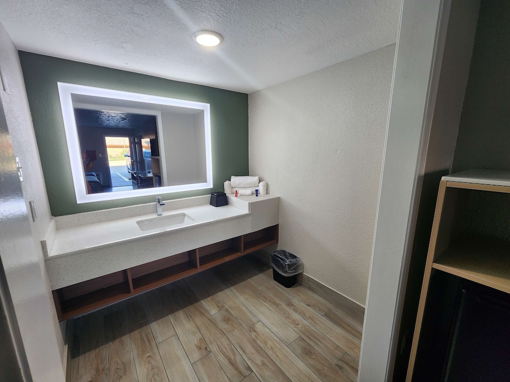 San Antonio Vacations - Americas Best Value Inn Longview - Property Image 3