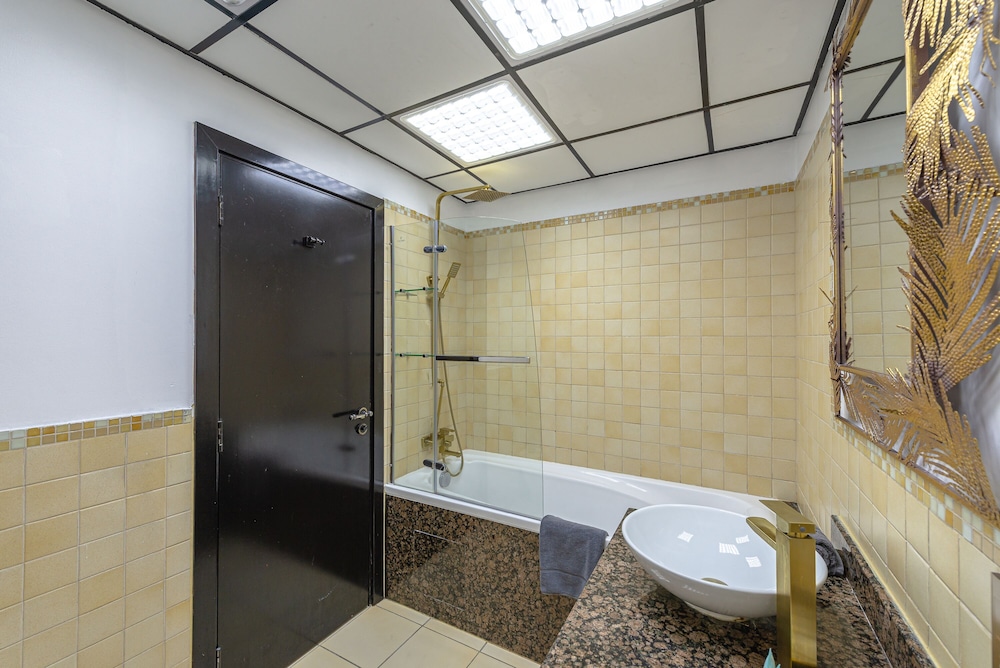 Marco Polo - Deluxe Waterfront Roomy Apt, Perfect for Groups
