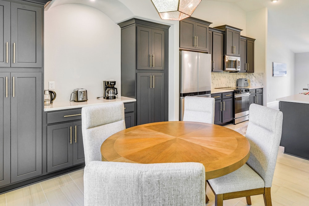 Newly Built Golf Course Home in Palm Coast!