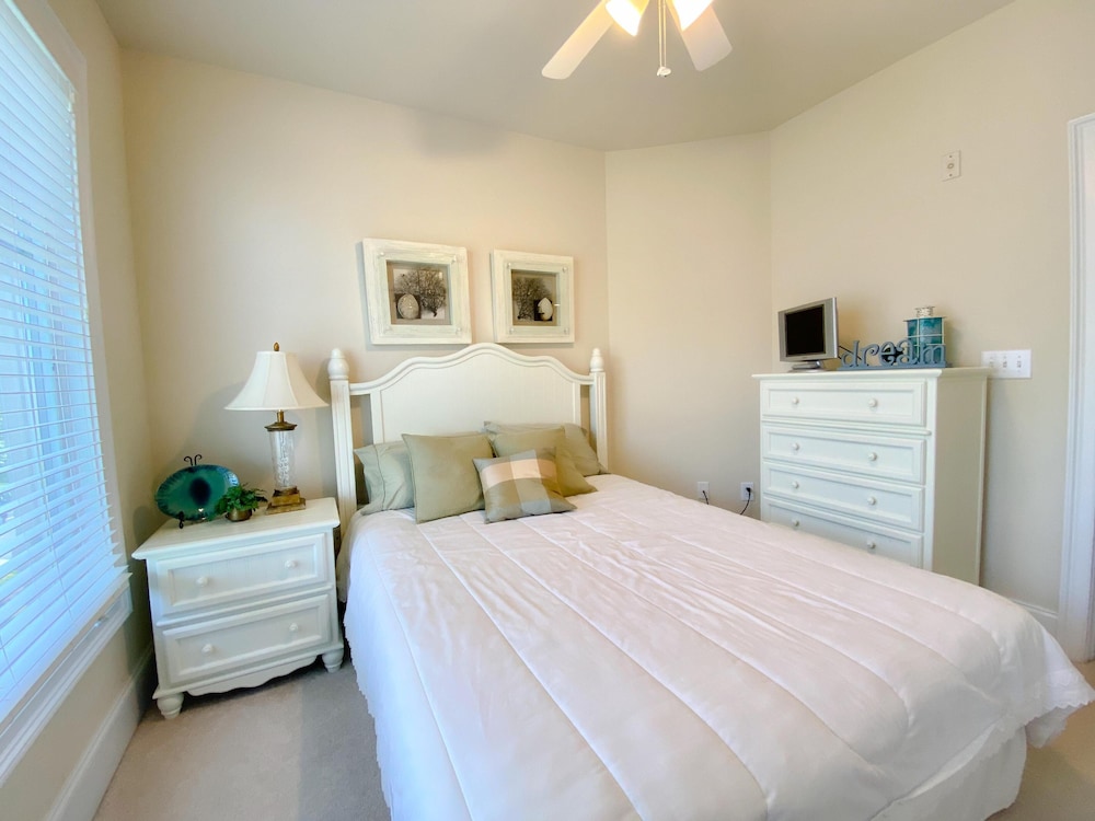 Barefoot Resort by Palmetto Vacations