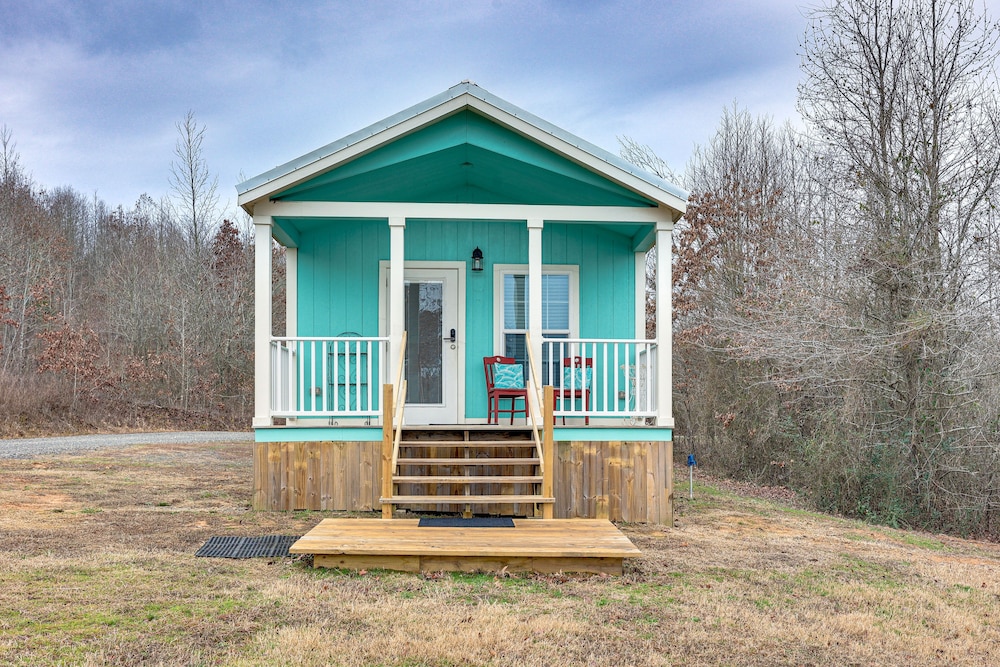 Vilonia Country Cabin w/ Grill, Fire Pit + More!
