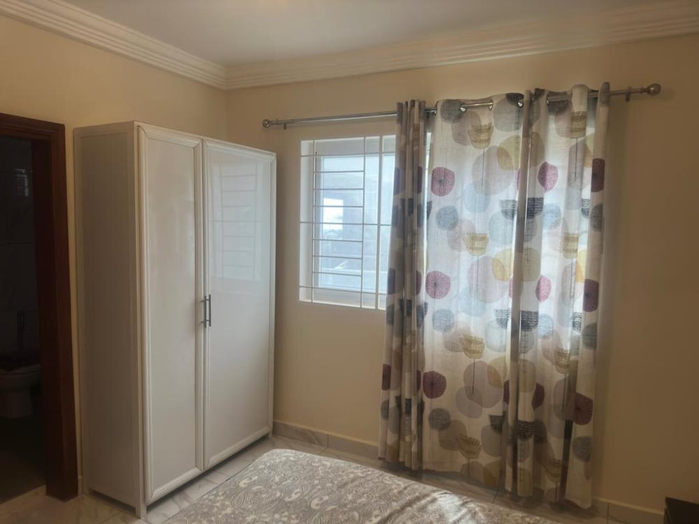 3 Bed Apartment Sleeps 6 - Parking, Patio, Wifi view 2