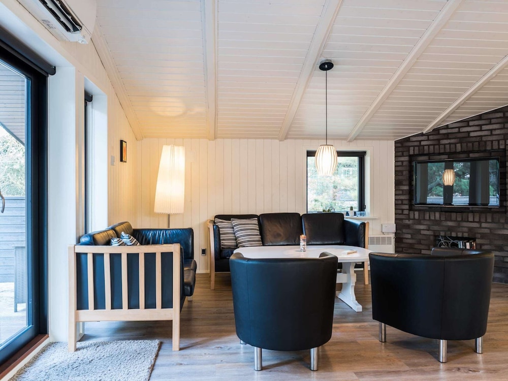 6 Person Holiday Home in Blavand