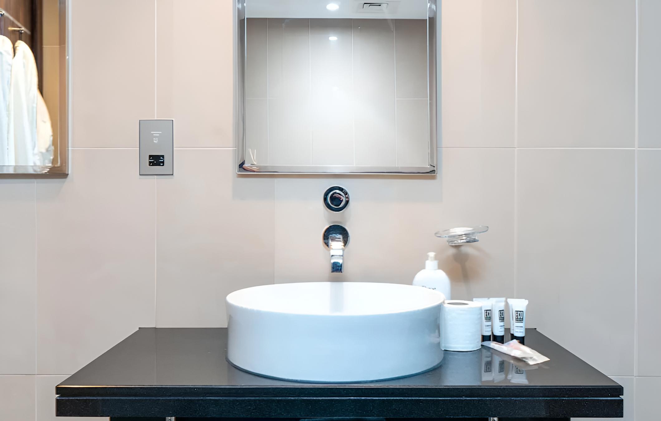 Cozy 2bdr in Jumeirah Lakes Towers