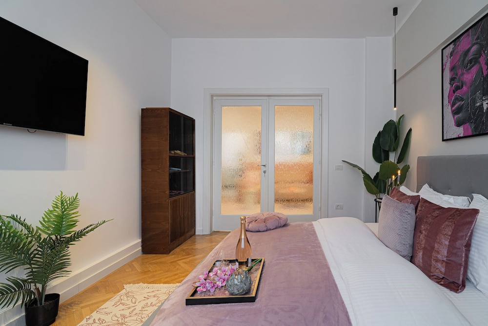 Contemporary 3-Bedroom Lofts - Modern Touches Meet Classic Elegance by Calea Victoriei