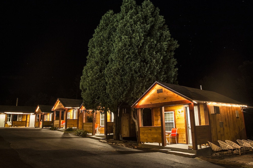 King Hendrick Motel