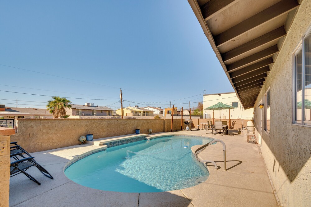 2 Mi to Lake Havasu: Pet-friendly Home