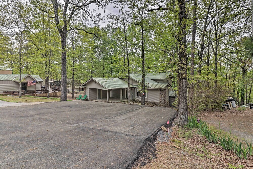 Secluded Edgemont Getaway w/ Huge Outdoor Deck! view 5