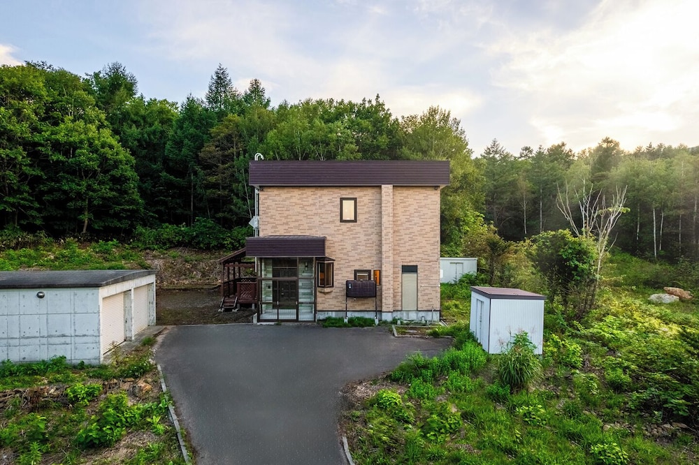 THE ELYSIAN RETREAT