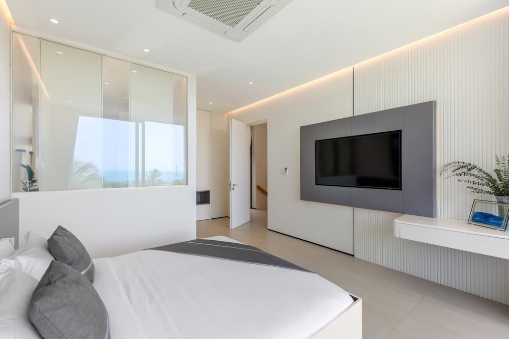 4 Bed SeaView Villa with Breakfast KBR32