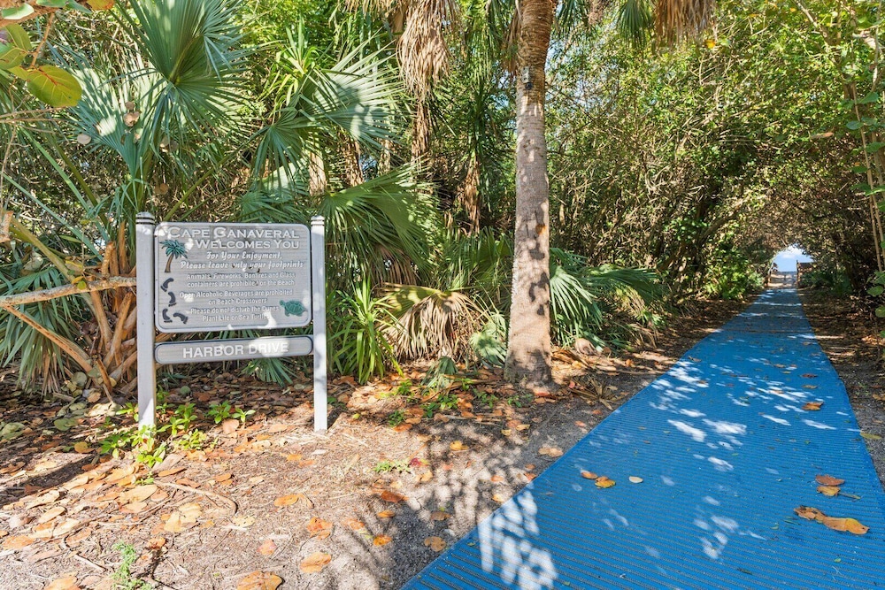 384 Harbor Drive