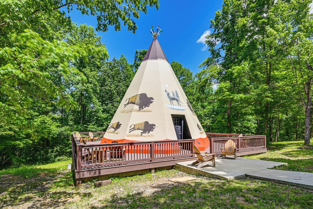 5 Mi to Mammoth Cave NP: Teepee Studio Escape