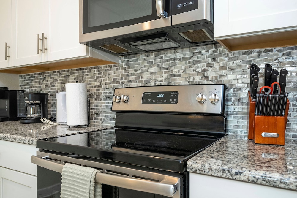 Storey Lake 4 BR With Private Pool