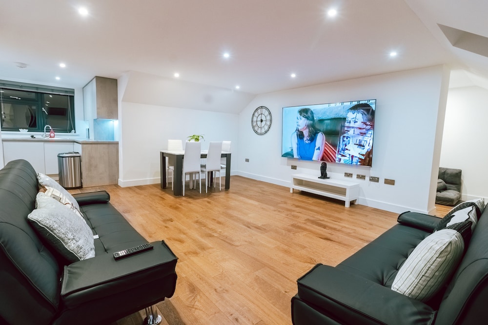 Remarkable, Penthouse - 3-bed Apartment in Purley view 5