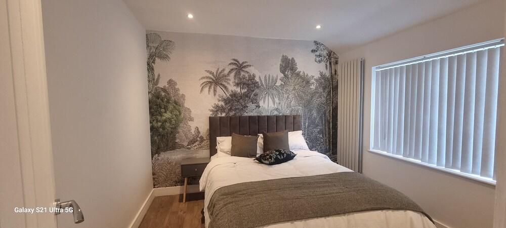 3 Bed House Sleeps 5 - Parking, Garden, Pets view 5