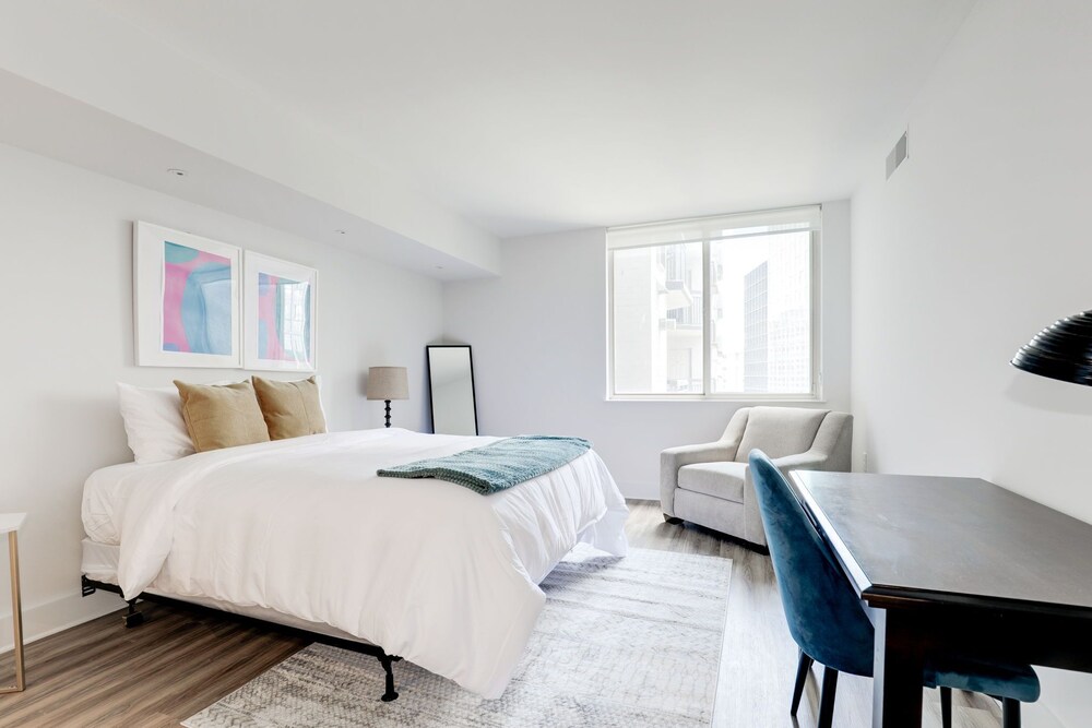 Elegant 2BR Apartment Minutes From DC